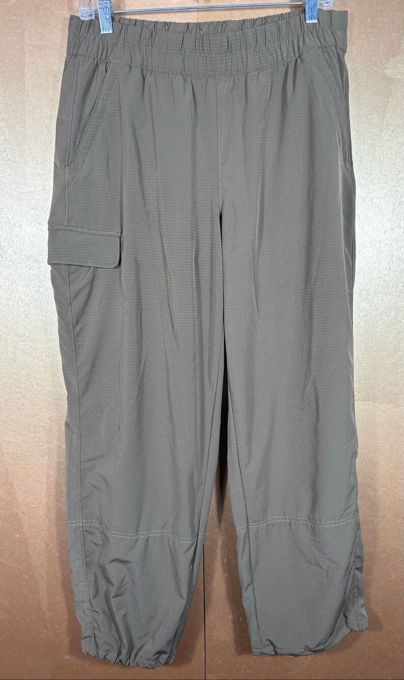 Athleta cargo pants size M